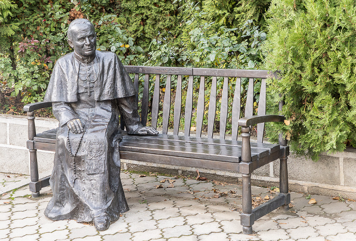 Strada Mitropolit Dosoftei: Denkmal von Johannes Paul II. Chișinău