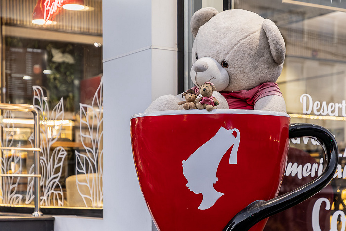 Strada Mitropolit Gavriil Bănulescu-Bodoni: Emba Coffee & Patisserie - Ted und Teddine Chișinău