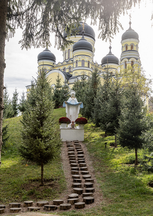 Kloster Hîncu: Catedrala Sfinții Apostoli Petru și Pavel Bursuc