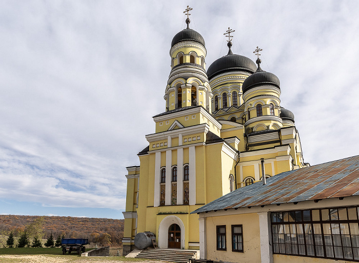 Kloster Hîncu: Catedrala Sfinții Apostoli Petru și Pavel Bursuc