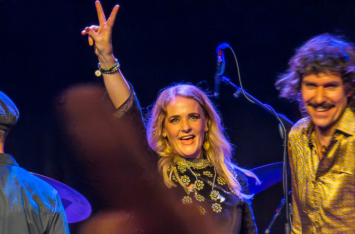 Ampere (Muffatwerk): Elles Bailey (+ Félix Rabin) München