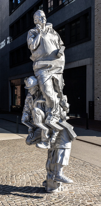 Kreillerstraße: Quartier Die Macherei - Skulptur Lehmzunge München