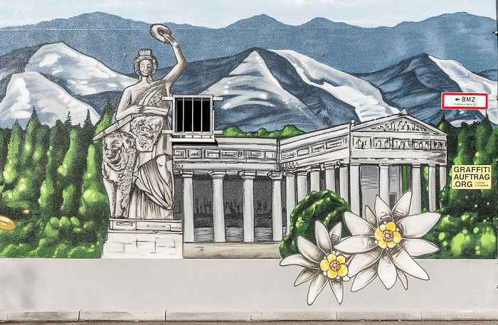 Friedenstraße: Elektronisches Stellwerk München Ost Pbf (MOP) - Street Art München