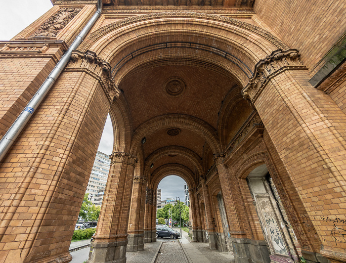 Askanischer Platz: Portalrest Neues Anhalter Tor des Anhalter Bahnhofs Berlin