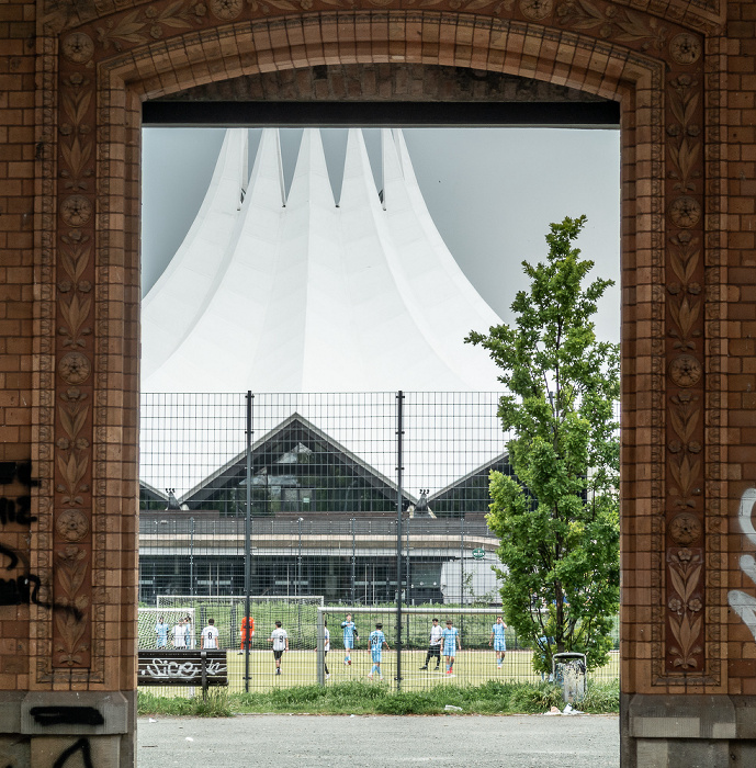 Askanischer Platz: Portalrest Neues Anhalter Tor des Anhalter Bahnhofs Berlin