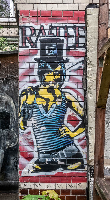 Theodor-Wolff-Park: Tommy Weisbecker Haus - Street Art Berlin