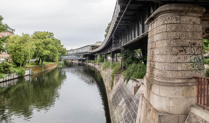 Blick von der Großbeerenbrücke: Viadukt der Linie U1, Landwehrkanal, Tempelhofer Ufer Berlin