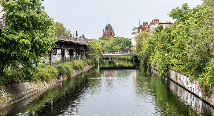 Blick von der Großbeerenbrücke: Hallesches Ufer, Viadukt der Linie U1, Landwehrkanal, Tempelhofer Ufer Berlin