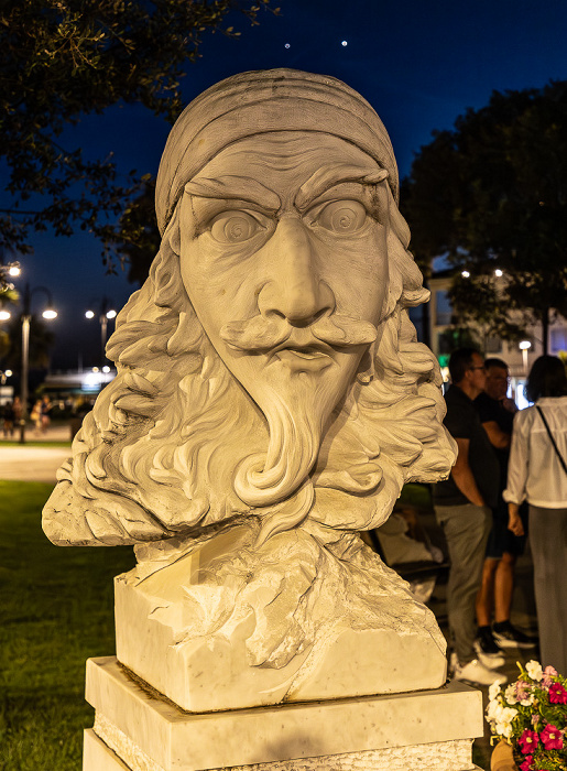 Piazza Ventiquattro Maggio: Statue (von Dino De Ranieri) Marina di Pietrasanta