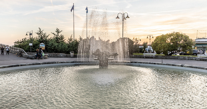 Piazza Leonetto Amadei: Fontana del Pontile di Tonfano Marina di Pietrasanta