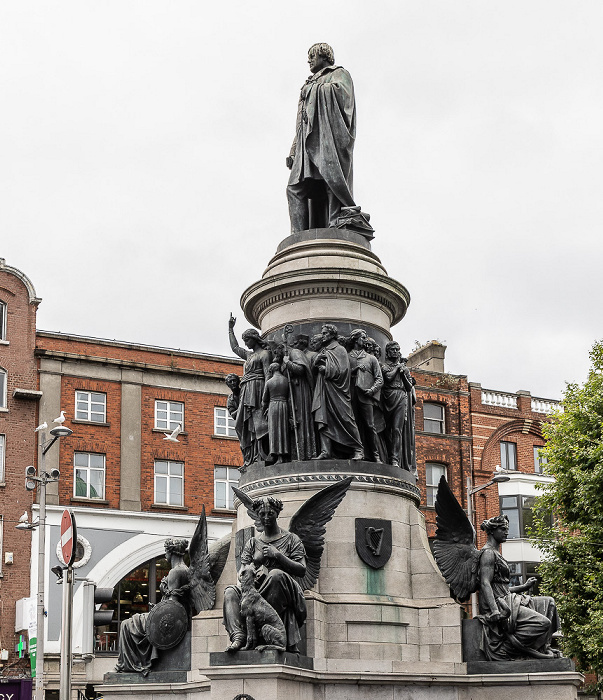 Dublin O'Connell Street Lower: Statue Daniel O'Connell
