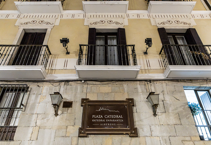 Calle Navarrería: Albergue Plaza Catedral Pamplona