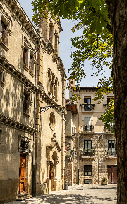 Plazuela de San José: Convento de las Siervas de María Pamplona