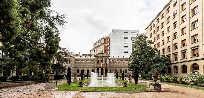 Avenida San Ignacio: Palacio de Navarra Pamplona