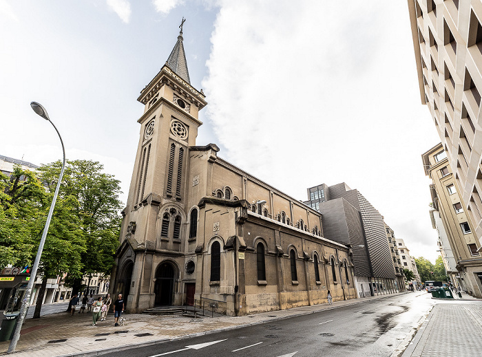 Calle de las Cortes de Navarra: Iglesia de San Ignacio (Redentoristas) Pamplona