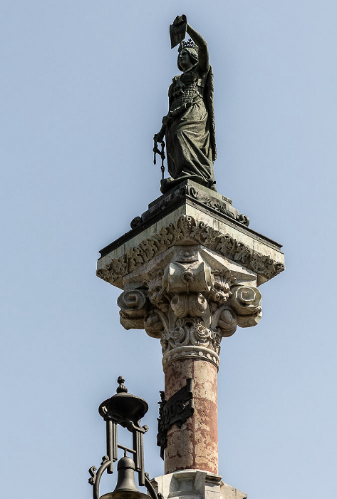 Paseo Sarasate: Monumento a los Fueros de Navarra Pamplona