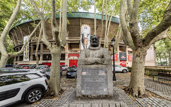 Estatua a Ernest Hemingway Pamplona