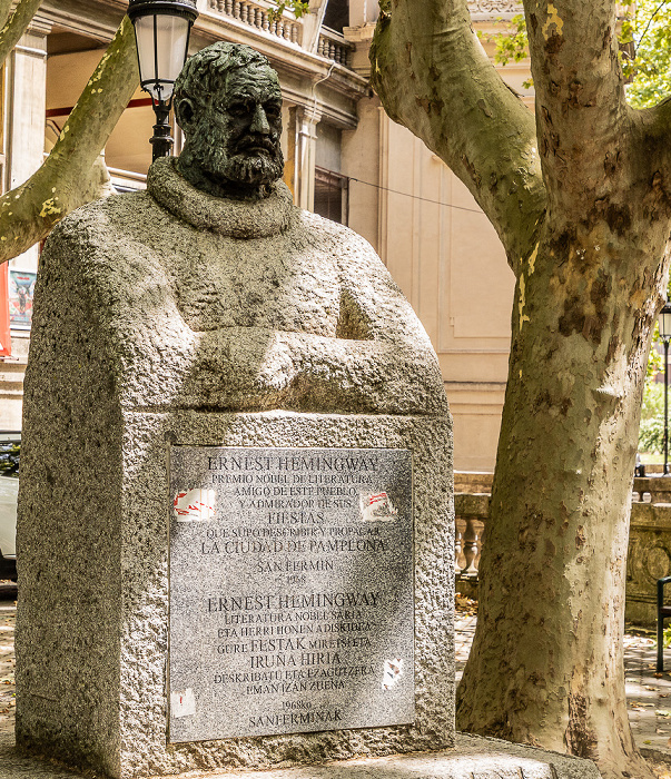 Estatua a Ernest Hemingway Pamplona