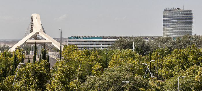 Saragossa Blick aus dem Hotel Zentral AVE: Puente del Tercer Milenio, Hotel Hiberus, Torre del Agua