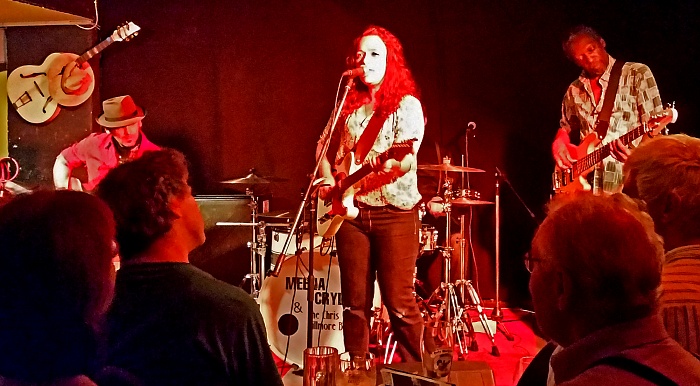 Village im Kulturtal Obermühle: Meena Cryle & The Chris Fillmore Band Habach